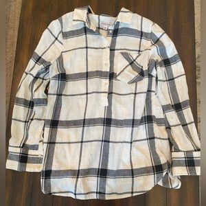 Merona black and white and gold striped button up size medium.